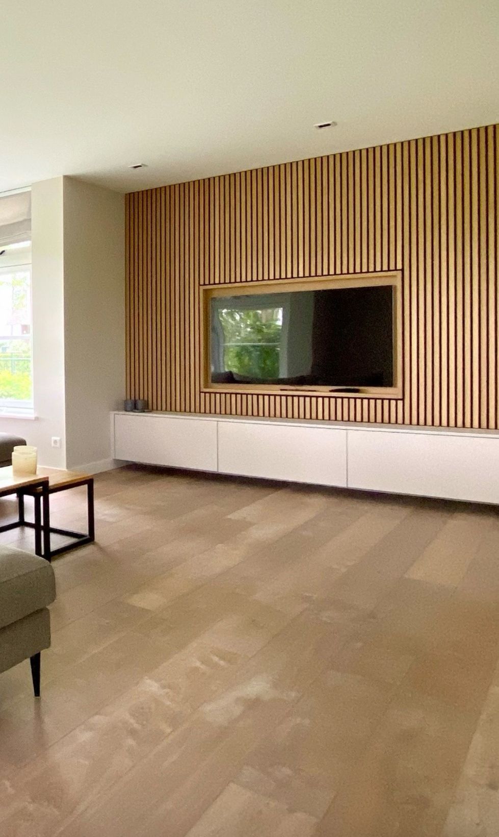 TV Dressoir met akoestische latten wand | Villa18 Interieurs