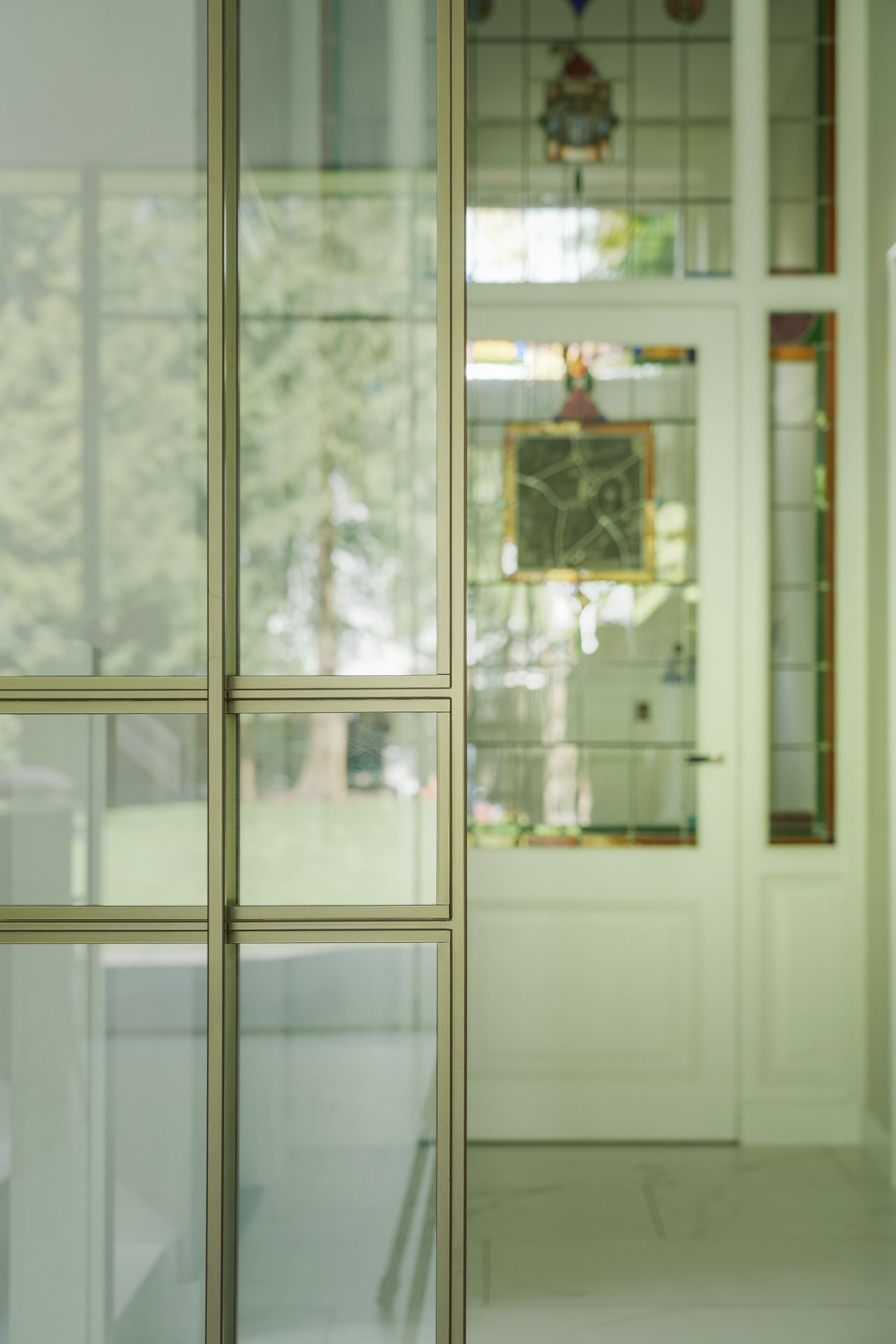 Villa 1898 Hilversum entree stalen deuren  | Villa18 Interieurs