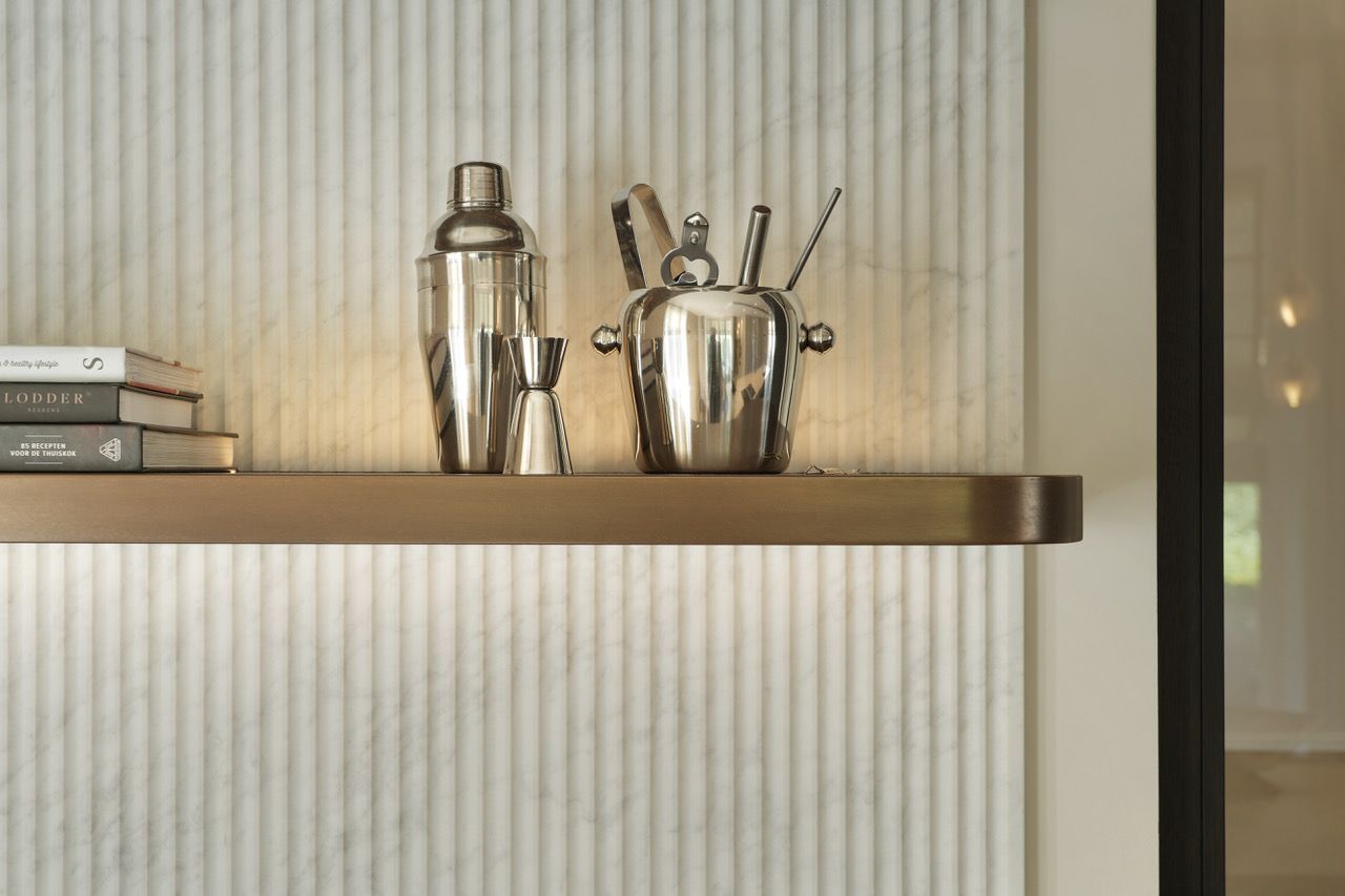 Villa 1922 Baarn detail marmer keuken | Villa18 Interieurs