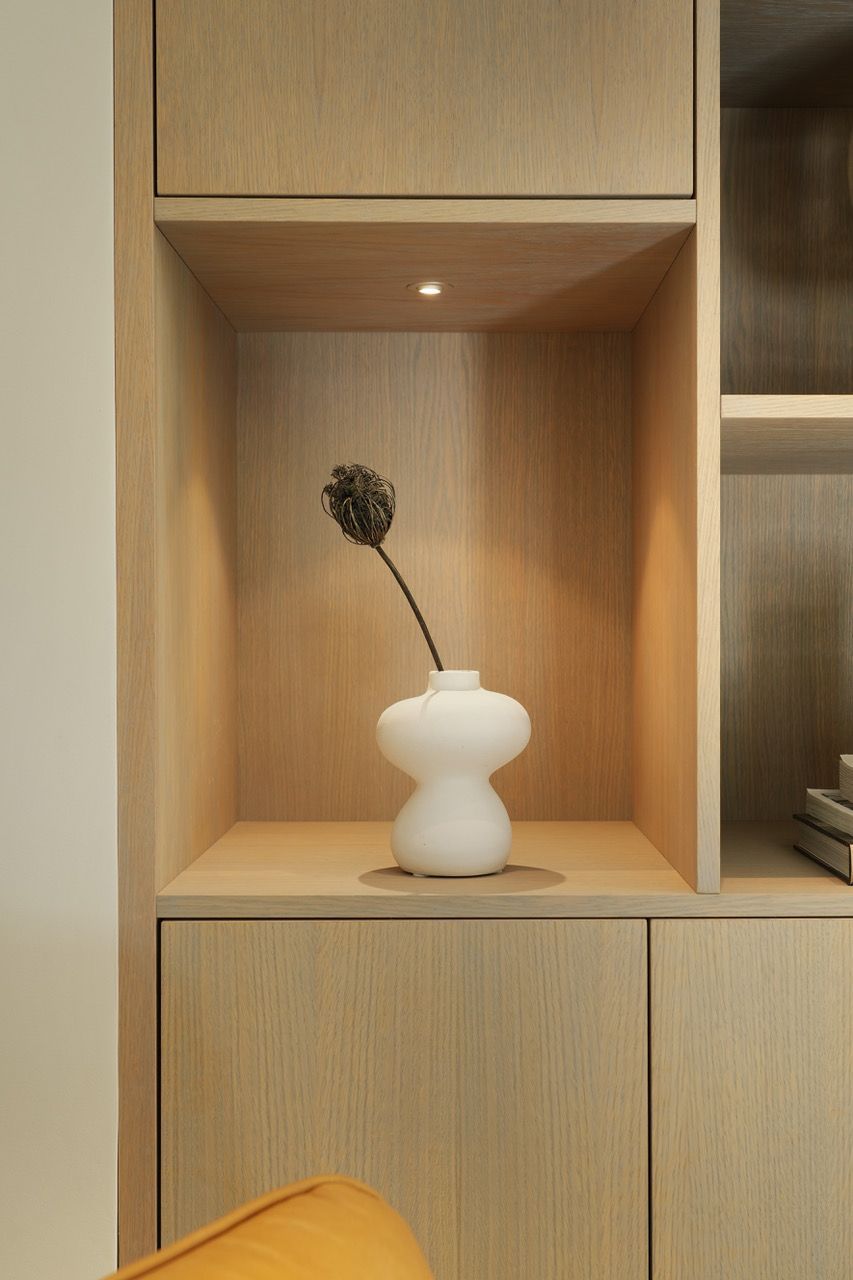 Villa 1922 Baarn living maatwerk kast detail | Villa18 Interieurs