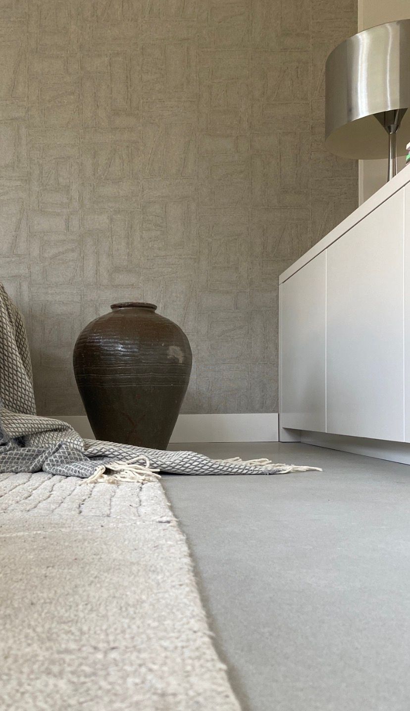 Vloerkleed met bruine stenen pot