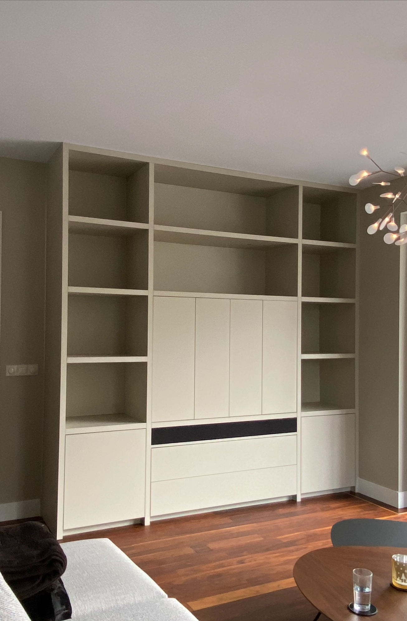 interieur maatwerk tv vakkenkast | Villa18 Interieurs