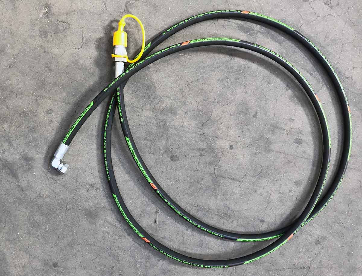 En hydraulikslange til frit returløb til tank.