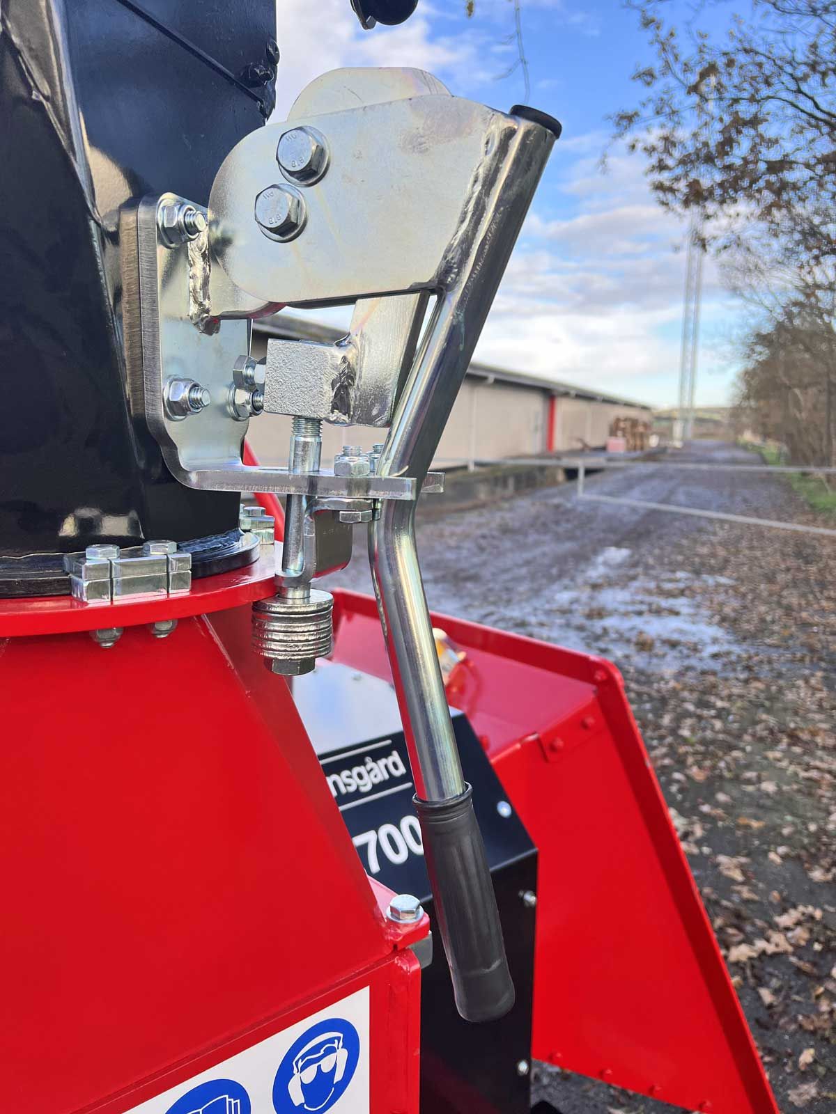 Med den drejbare tud kan styre strålen med færdig flis i den ønskede retning.