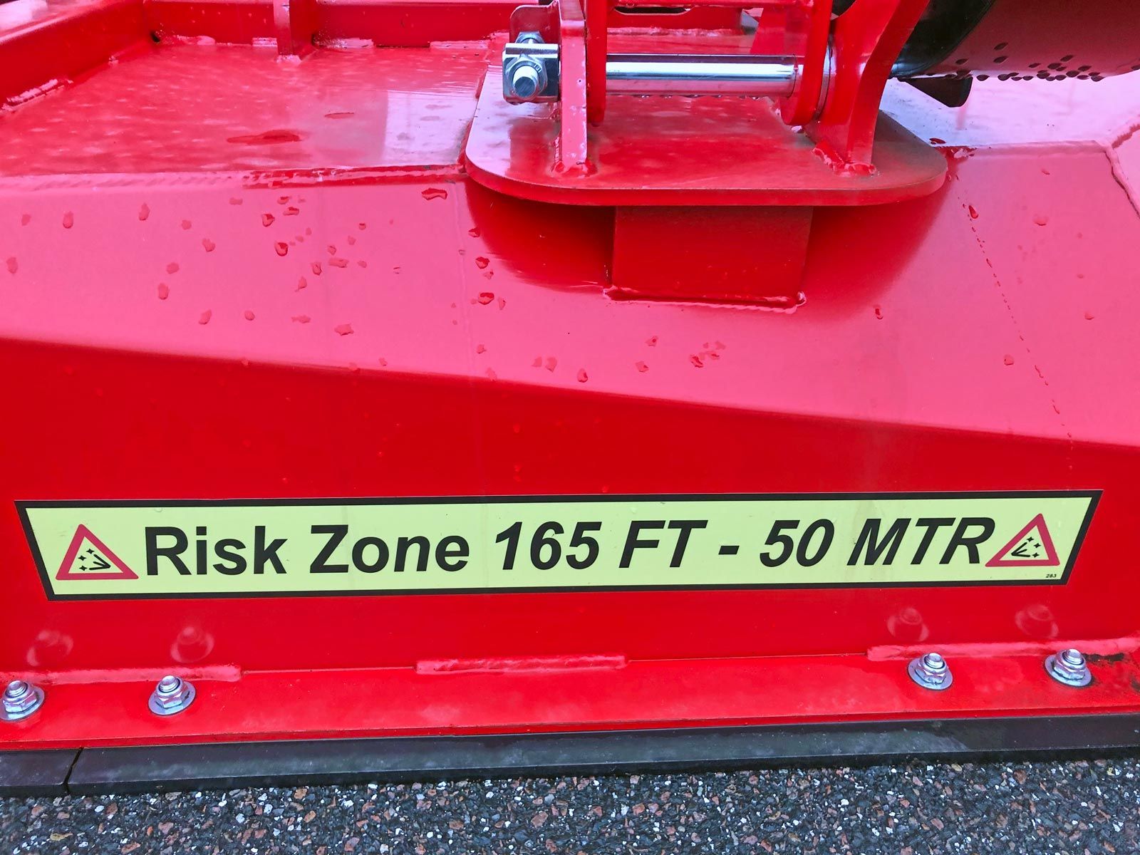 En rød maskine, der siger risikozone 165 ft 50 mtra