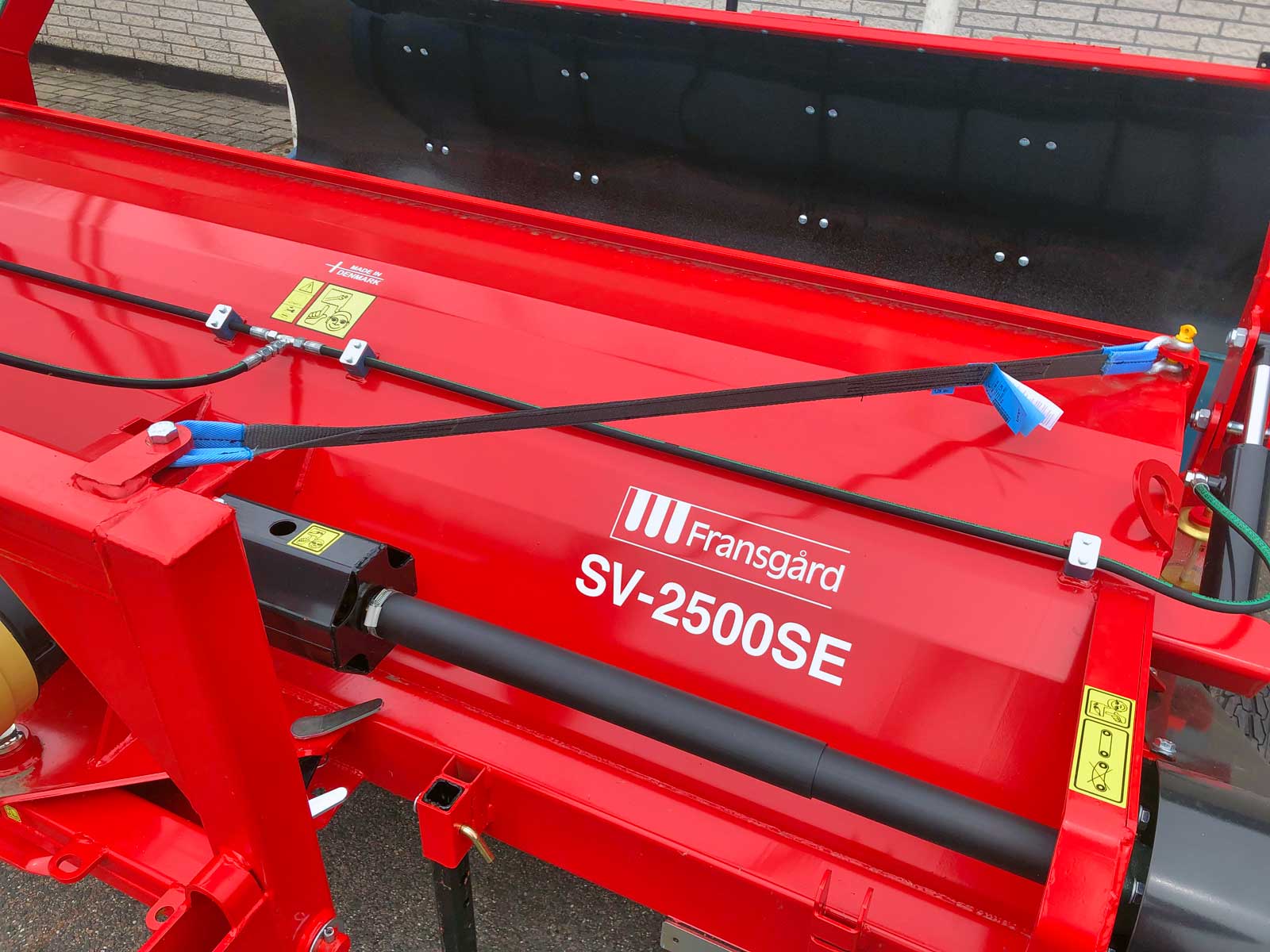 2 løftestropper aflaster 3-punktsophænget  på skårlufter under transport.