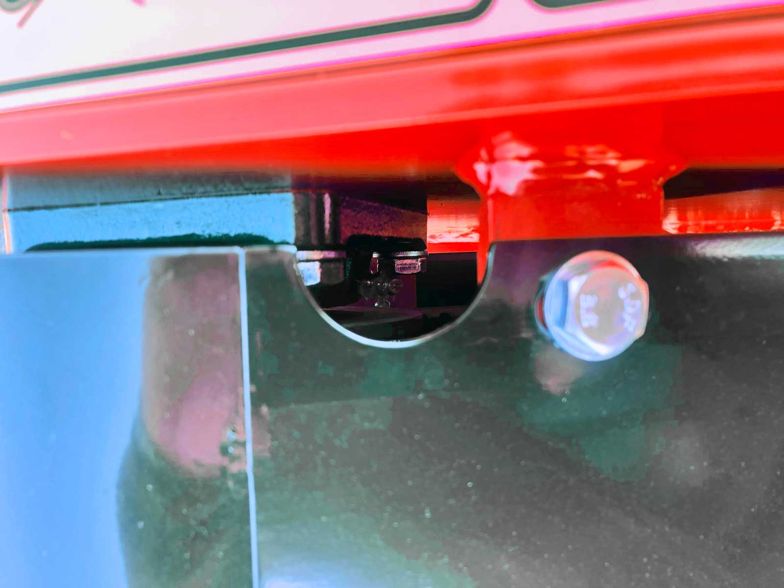 Et godt placeret hul det gør det let at smøre en SV-2500SE skårlufter.