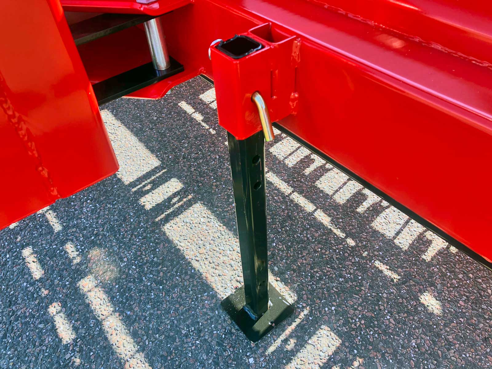 Et støtteben der anvendes under parkering af SV-2500SE skårlufter.