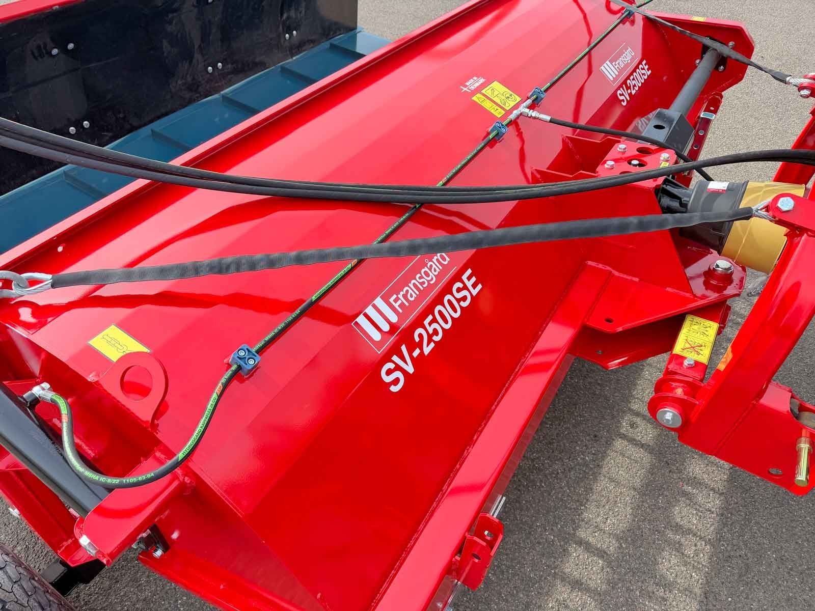 2 løftestropper aflaster 3-punktsophænget  på skårlufter under transport.