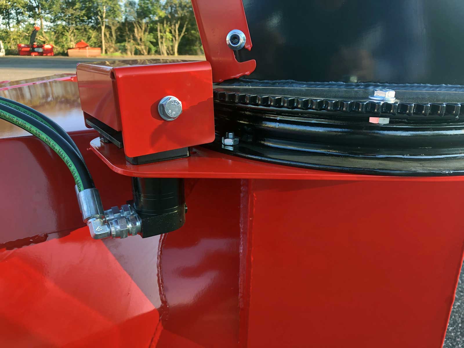 Et nærbillede af  en drejekrans på V-230 snefræser