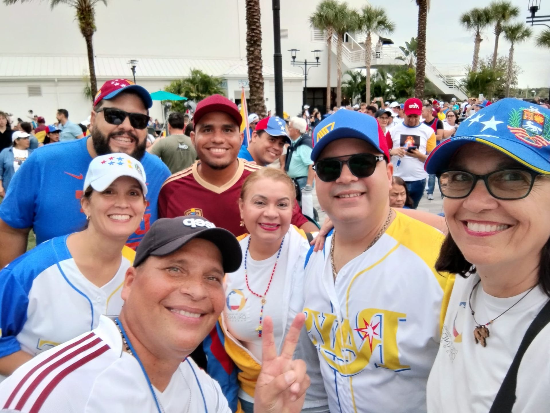 Casa de Venezuela Orlando Volunteers at the Vigil Caravan for the Freedom of Venezuela