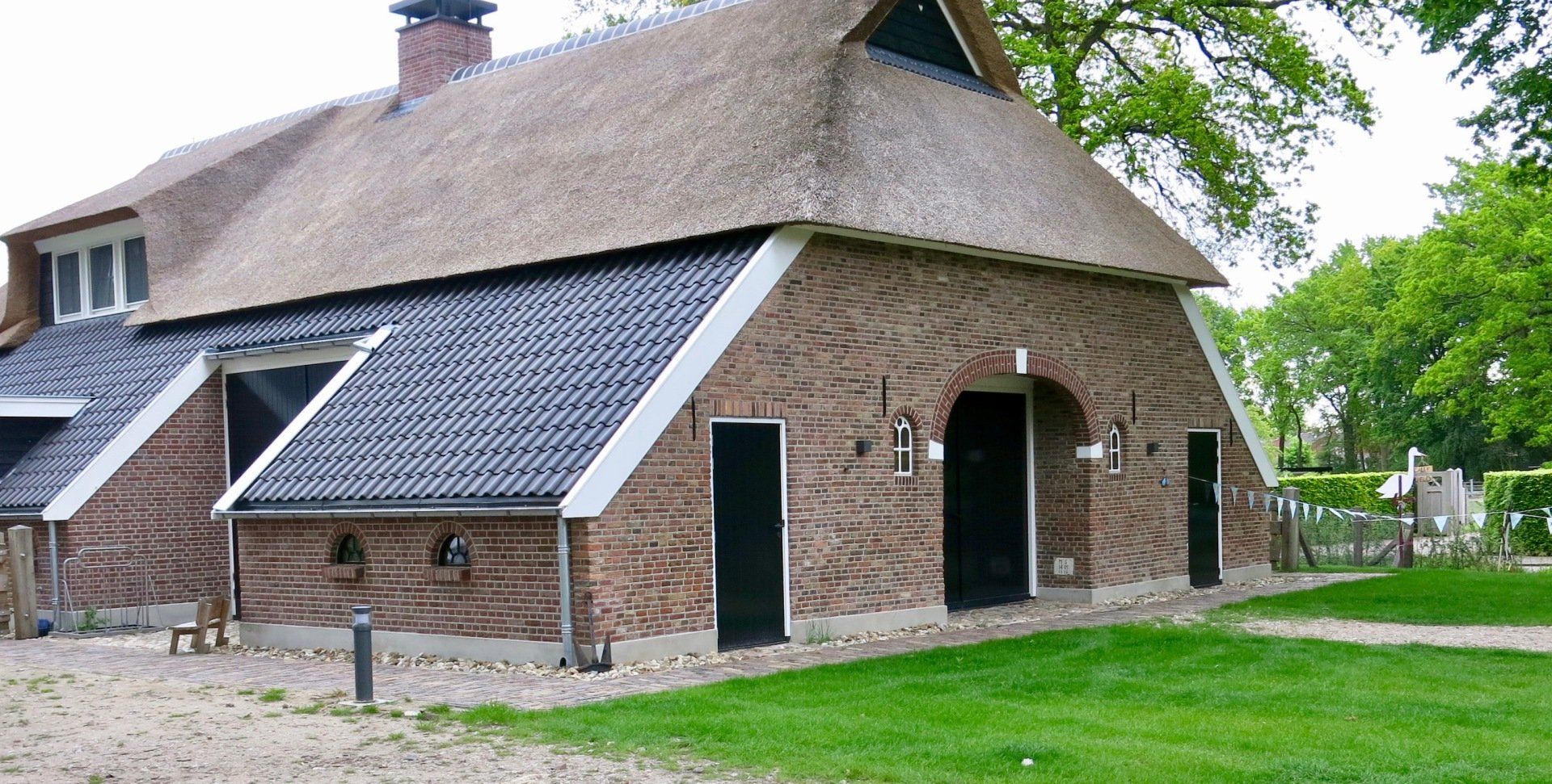 verbouw voormalige boerderij naar schitterende woonboerderij, volledig gerenoveerd , knipvoegwerk
