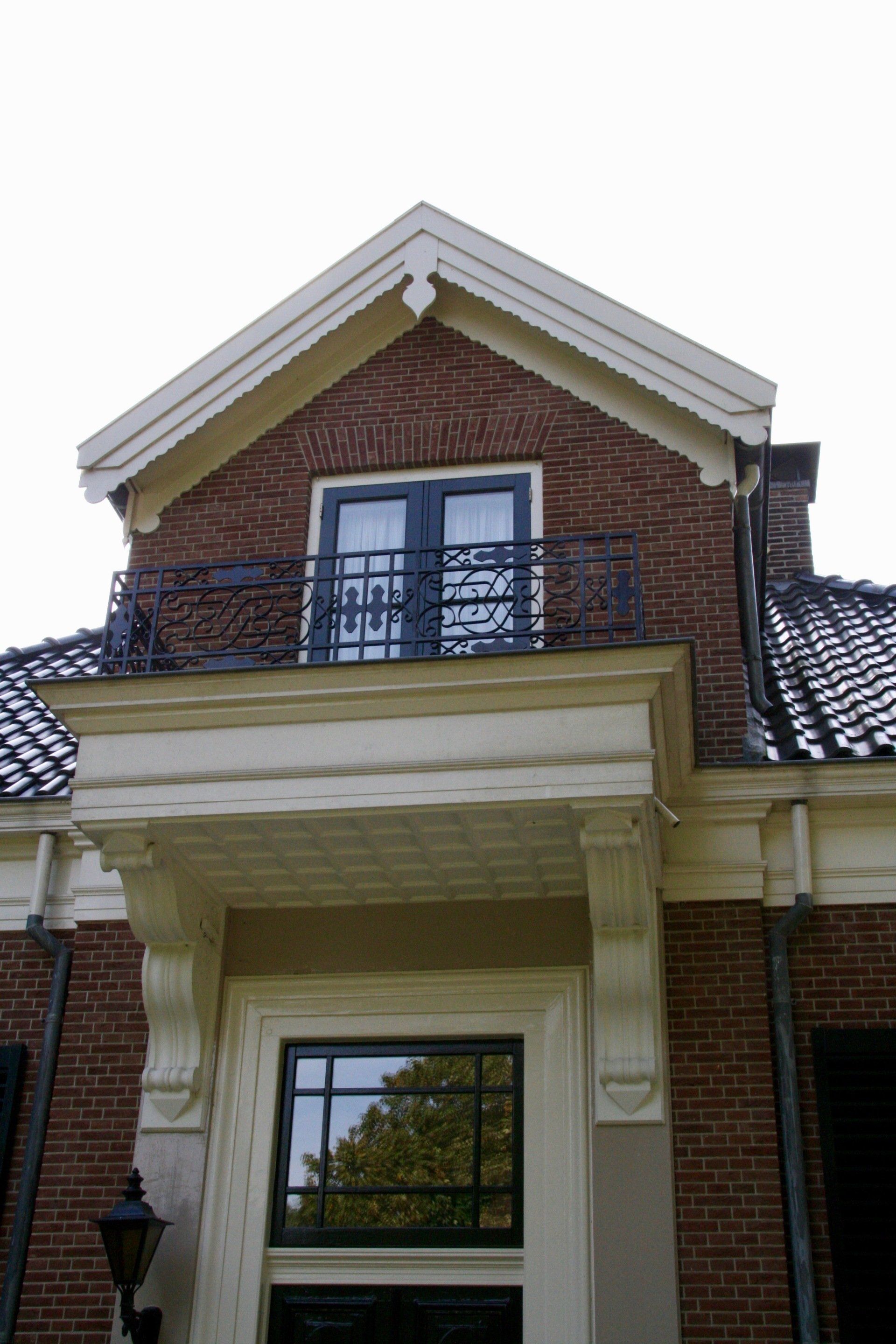 Balcon landhuis, snijvoegwerk