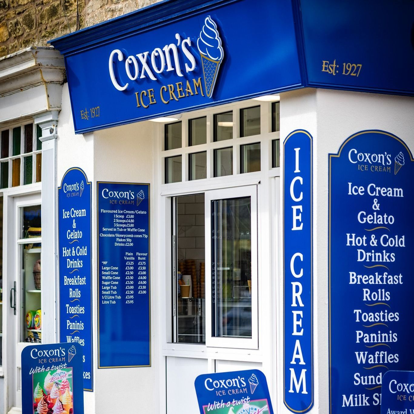 The front of a coxon 's ice cream shop