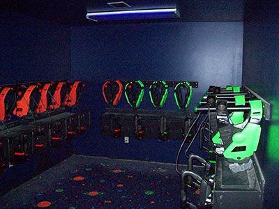 A room with a lot of glow in the dark equipment