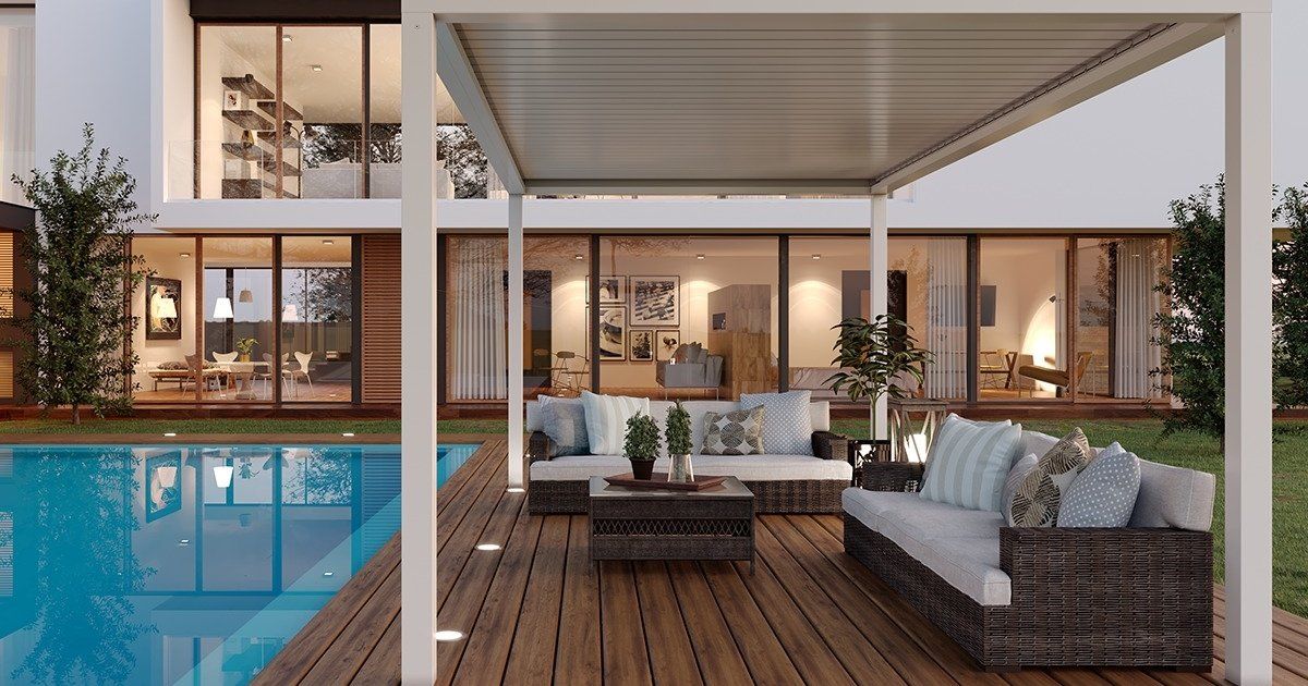 Divani, decking, tenda su piscina