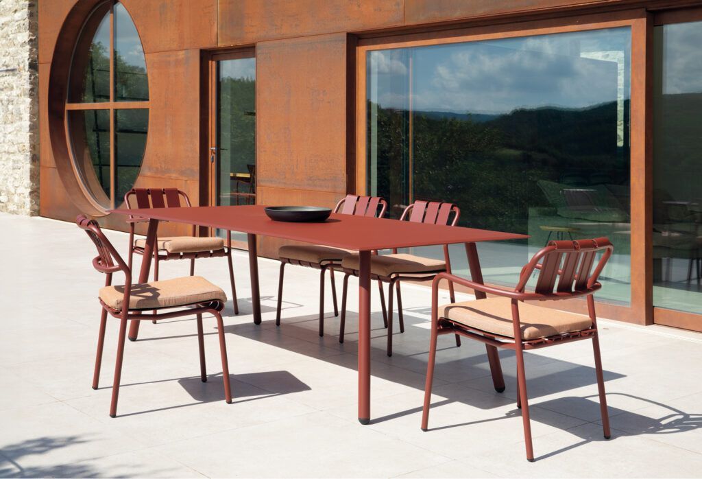 Tavolo e sedie da esterno