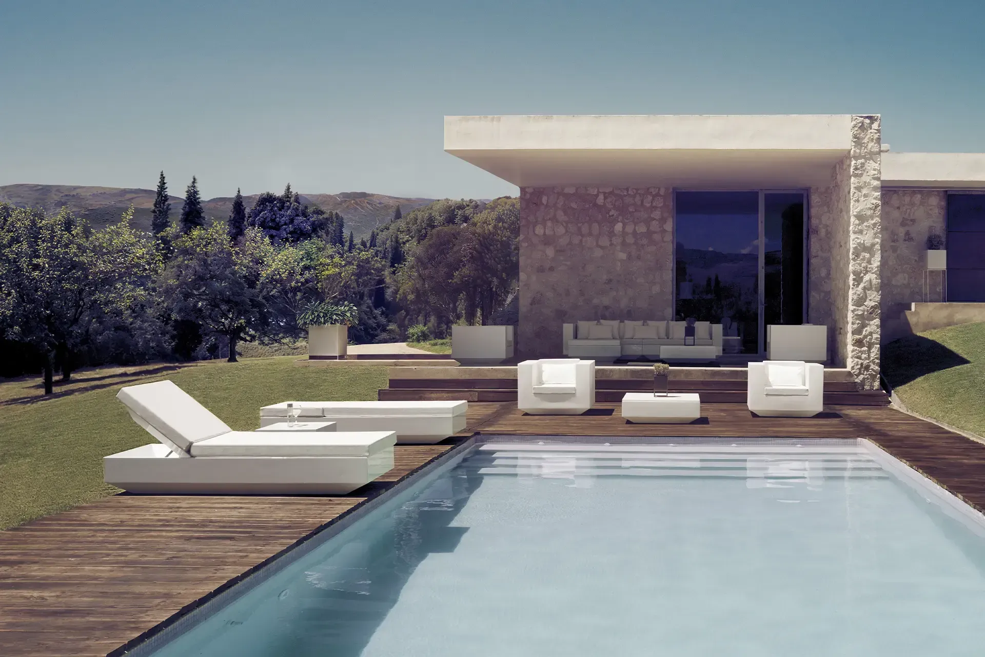 Sedute sdraio bordo piscina