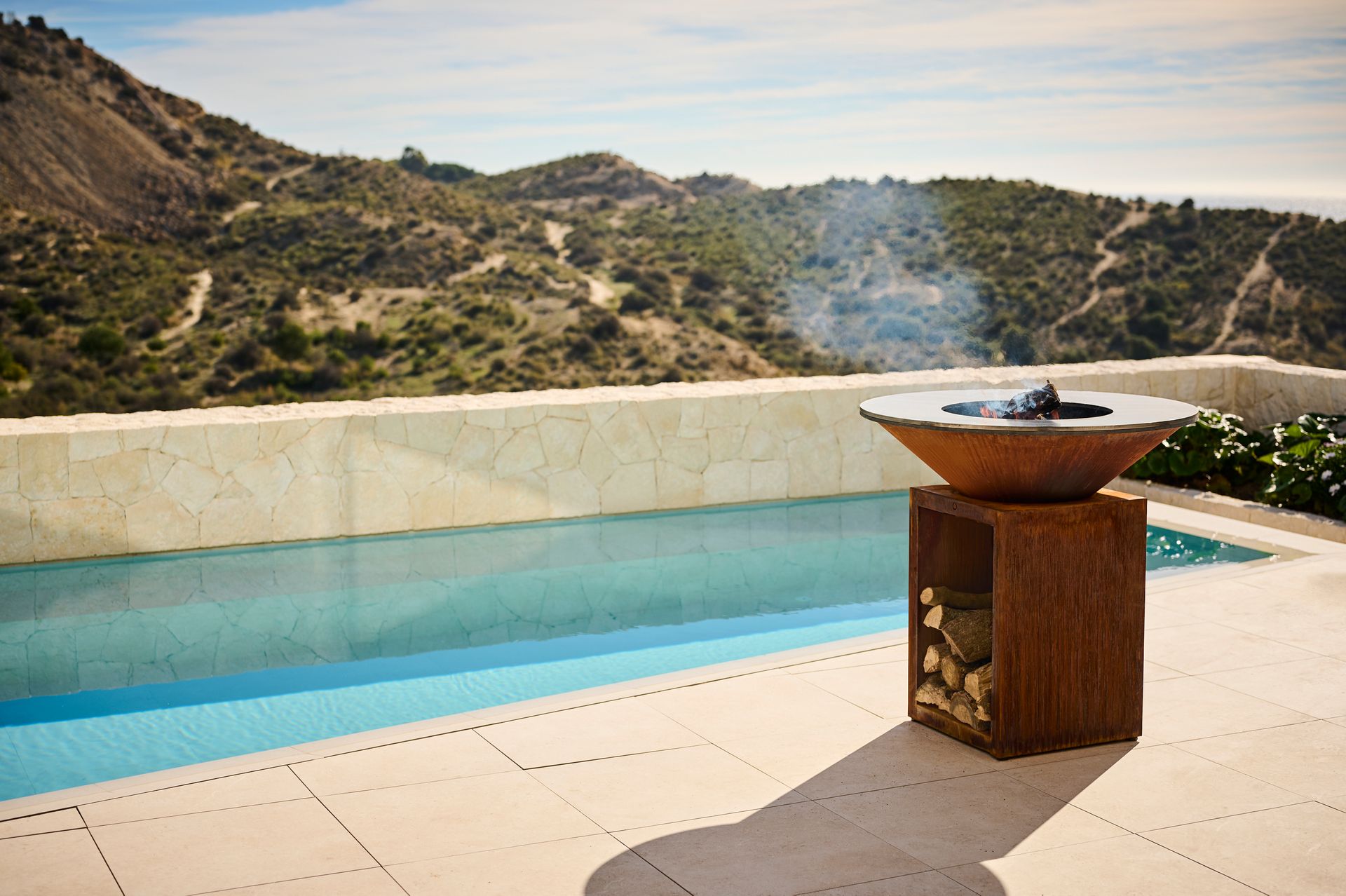 Barbecue di design a legna