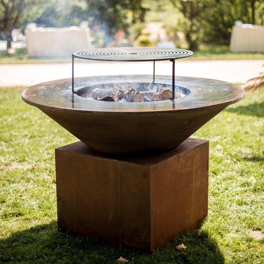 Barbecue rotondo a legna