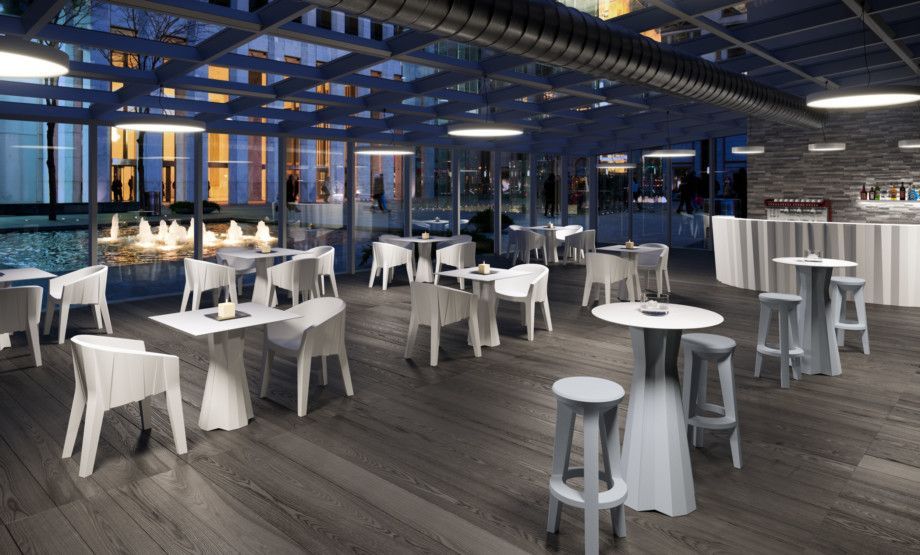 Sedie e tavoli Plust