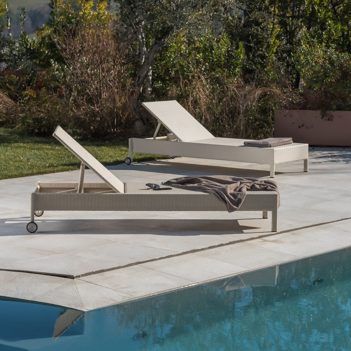 Lettini bordo pisicina