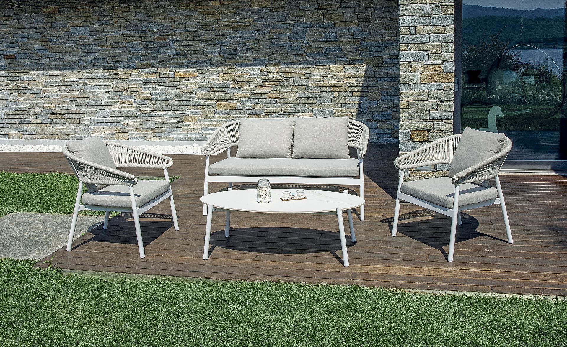 Sedie e divano outdoor Moia