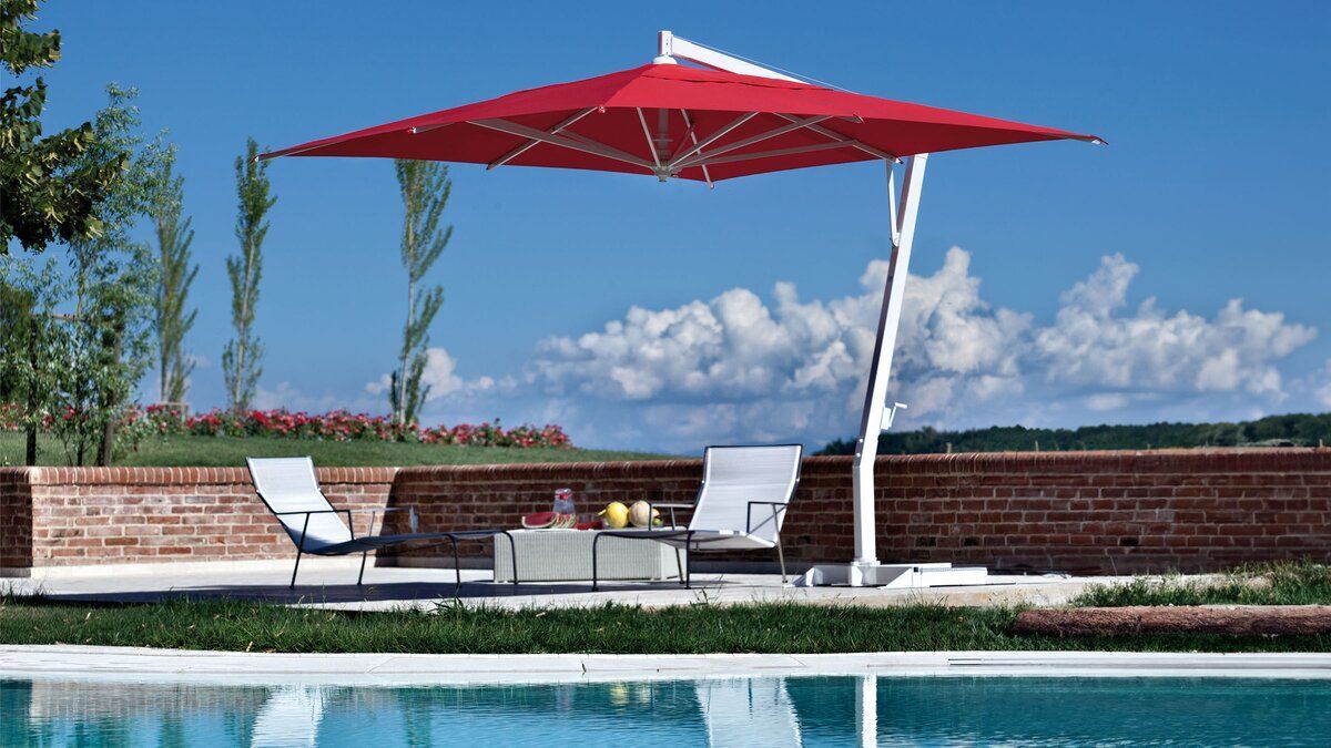 Ombrellone FIM su piscina