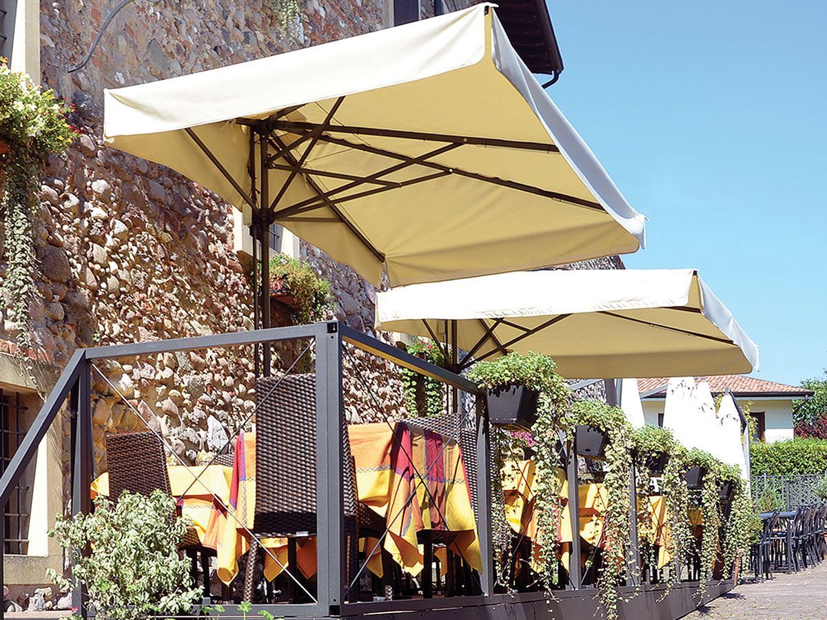 Ombrelloni a mezzo braccio