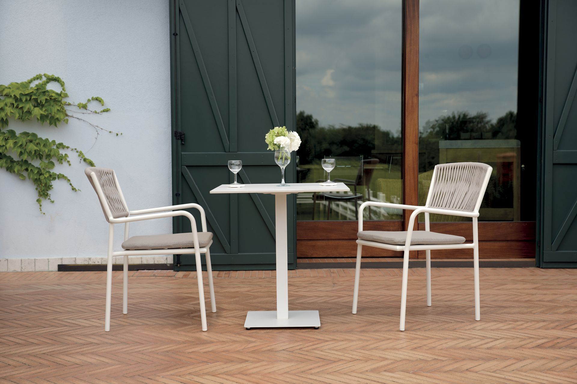 Sedie e tavolo da esterno Moia