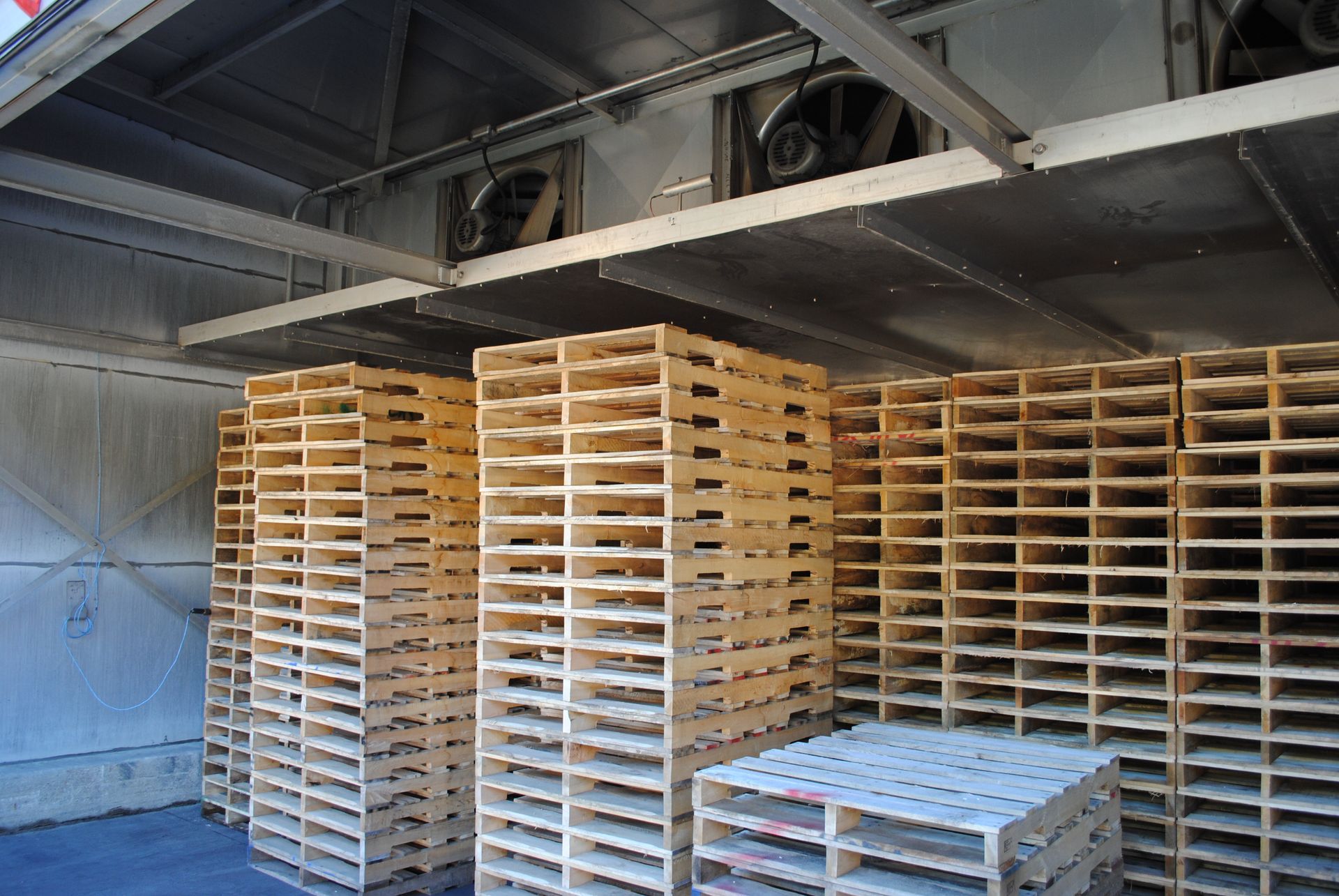 Heat Treatment Process For Wood Pallets
