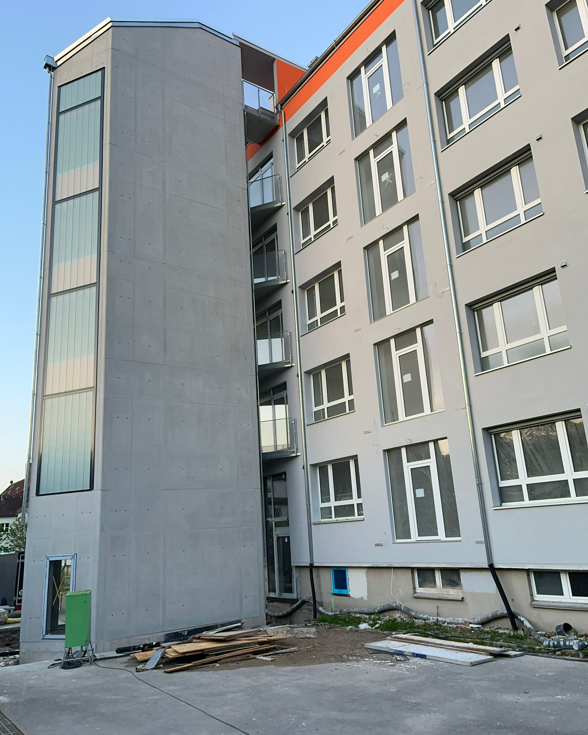 Bürogebäude mit Sichtbeton Wand
