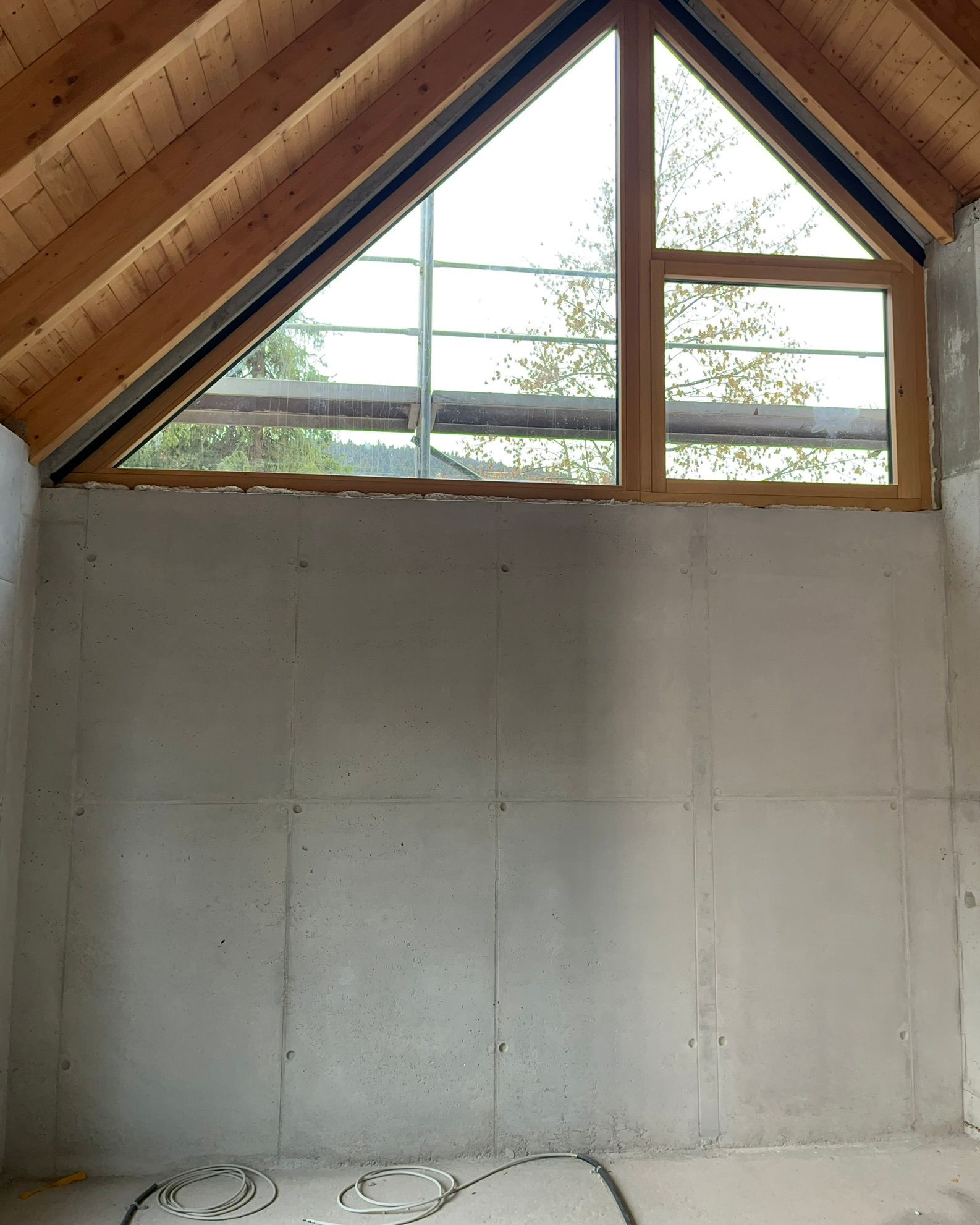 Eine Sichtbeton Betonwand wurde behandelt mit Betonkosmetik - nachher