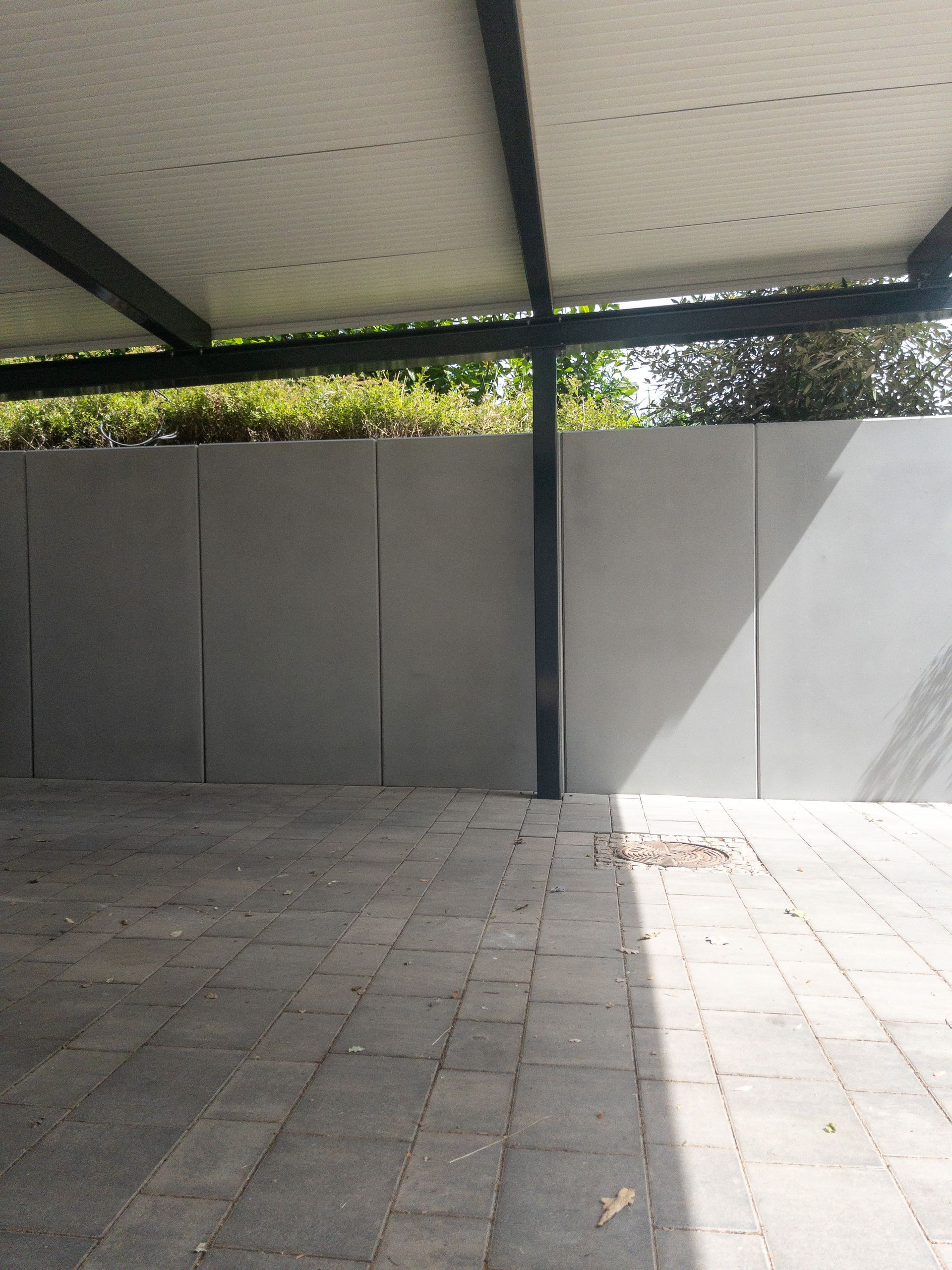 Sichtbeton L- Betonsteine Betonmauer im Außenbereich wurde behandelt mit Betonkosmetik in Betongrau - vorher nachher