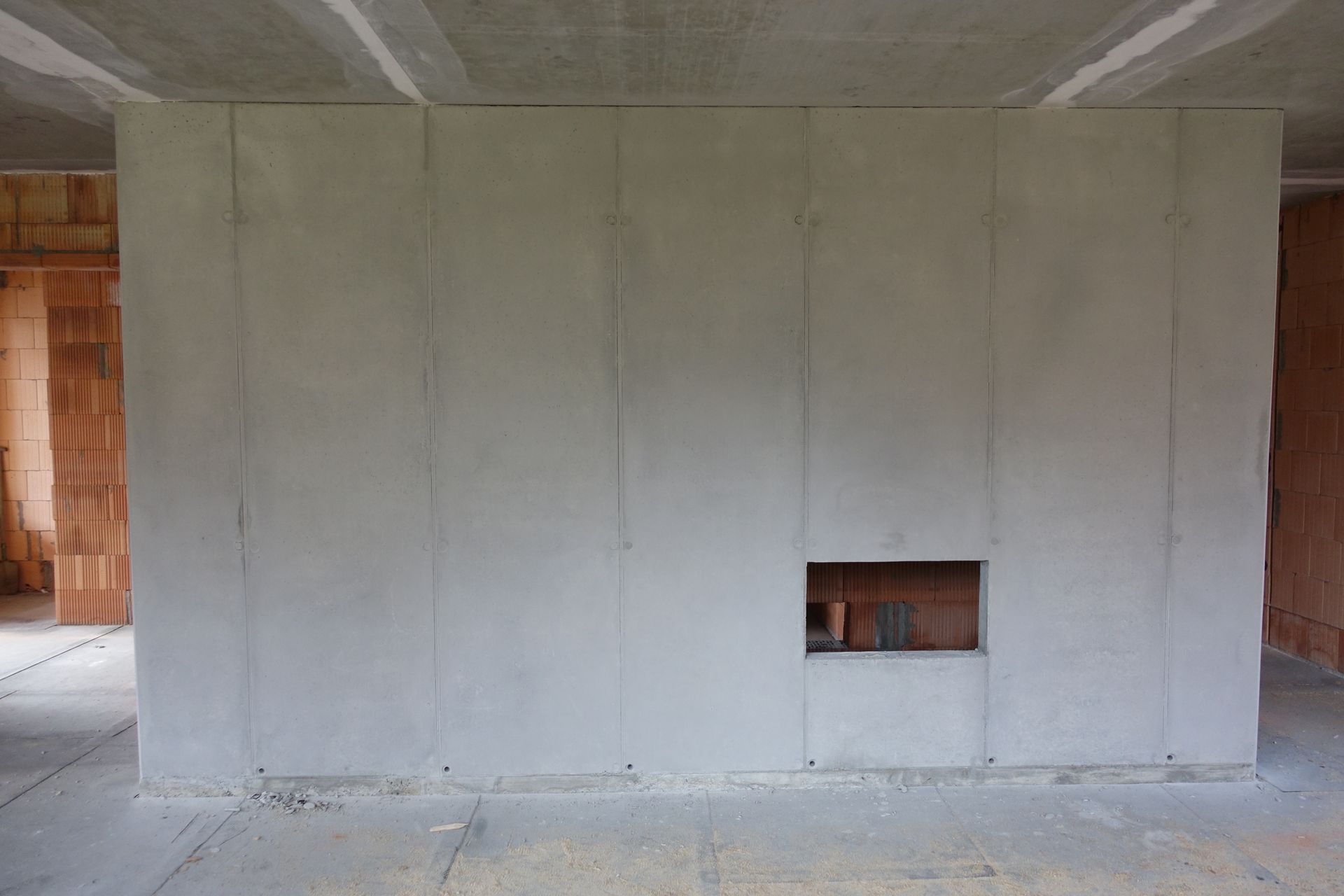 Eine Sichtbeton Betonwand wurde behandelt mit Betonkosmetik - nachher