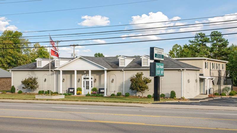 Several Photos of Dyer Chapel of Hooper, Huddleston & Horner Funeral Home