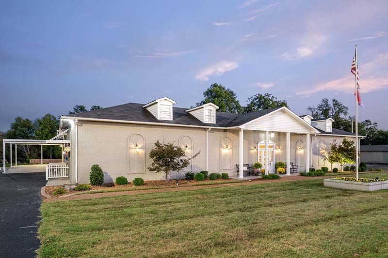 Several Photos of Dyer Chapel of Hooper, Huddleston & Horner Funeral Home