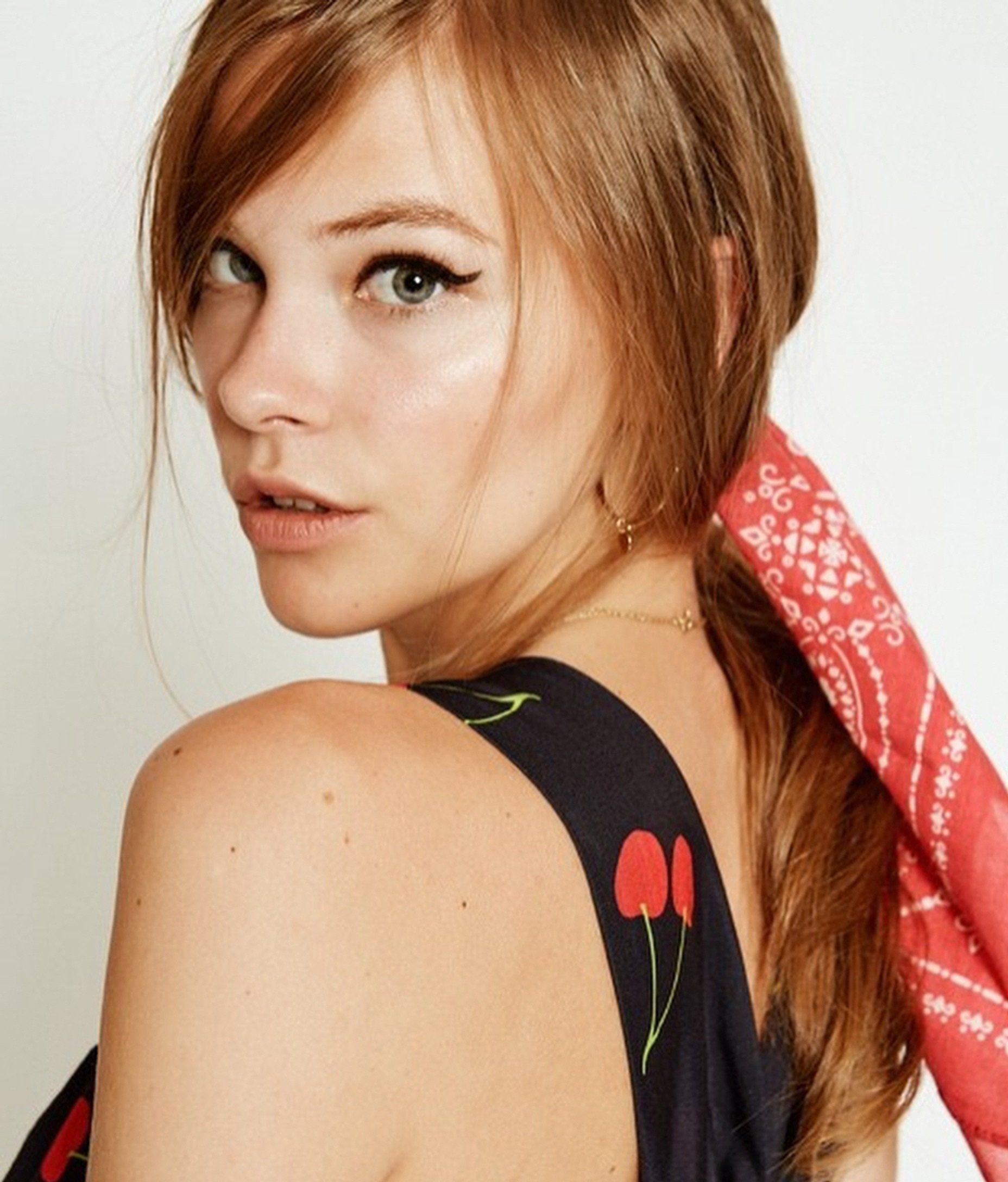 MAQUILLAJE & PELUQUERÍA. SHOOTONG MODA, FASHION, CATÁLOGO, MARCAS, TIENDA