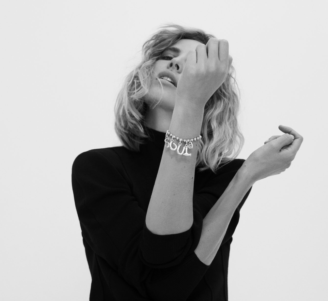 MAKEUP & HAIR. BRISA FENOY. UNO DE 50. CAMPAÑA ALPHABET COLLECTION