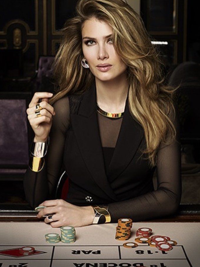 MAKEUP & HAIR ASSISTANT. MONCHO MORENO TEAM. NEW CHAMPAING FOR YANES JEWELERY WITH MIREIA LALAGUNA. PHOTO BY JESUS CORDERO