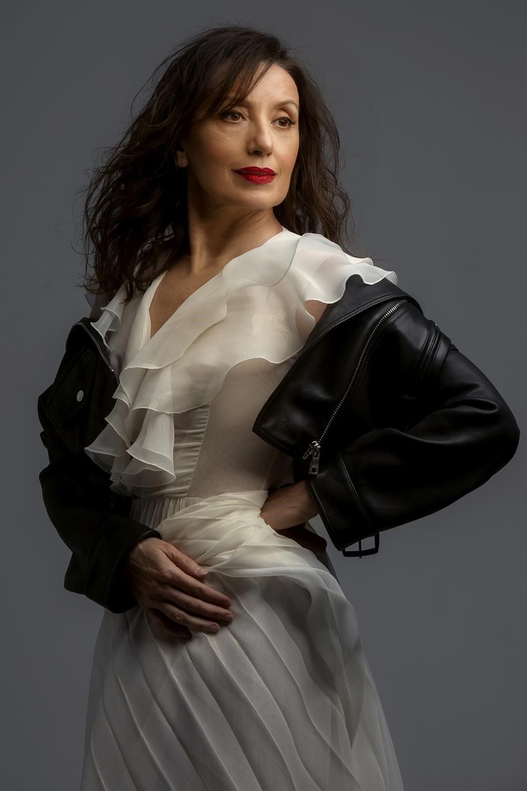 MAKEUP & HAIR ASSISTANT. MONCHO MORENO TEAM. SHOOTING FOR LUZ CASAL ALBUM COVER QUE CORRA EL AIRE