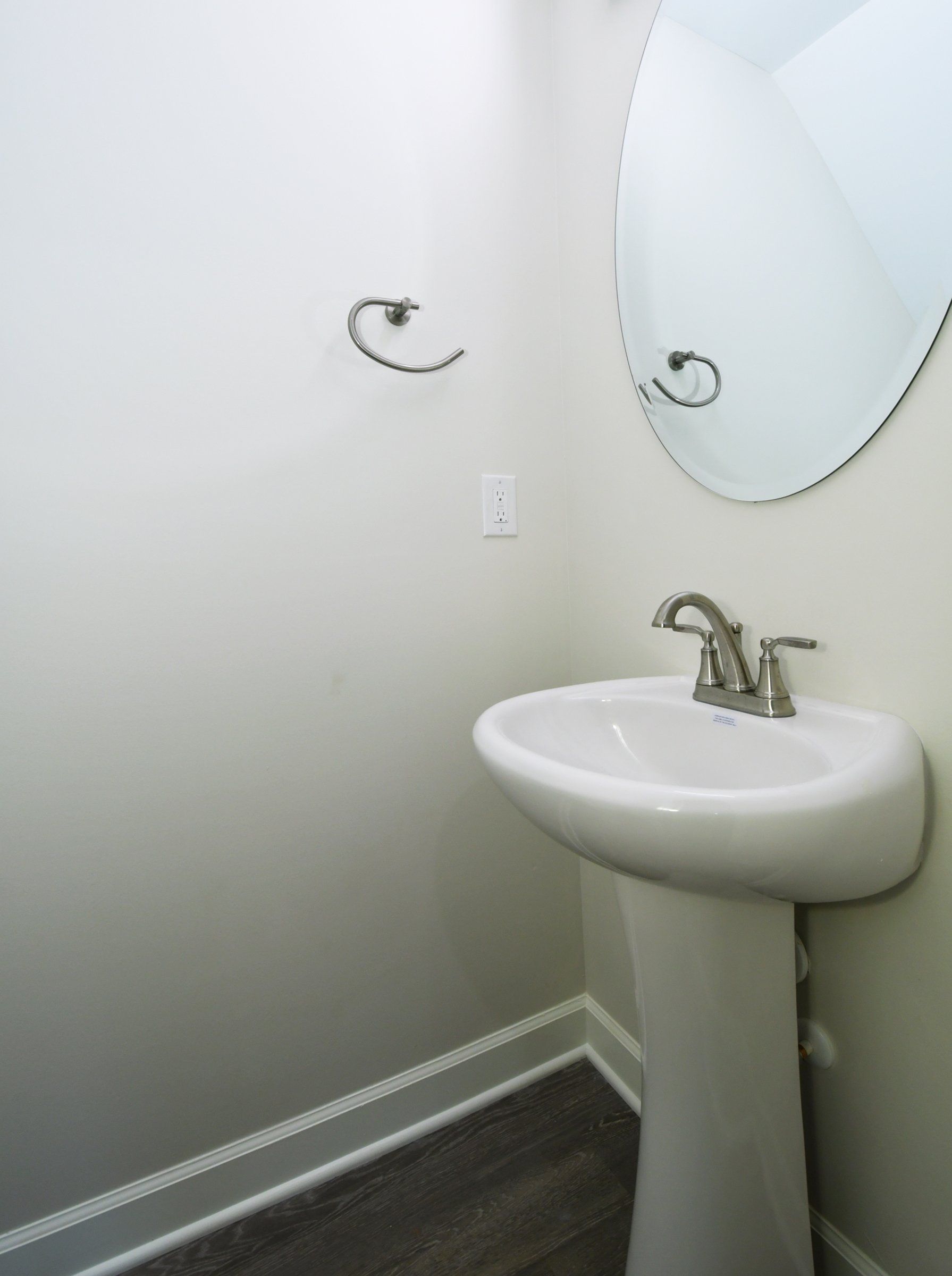 931 long drive closet