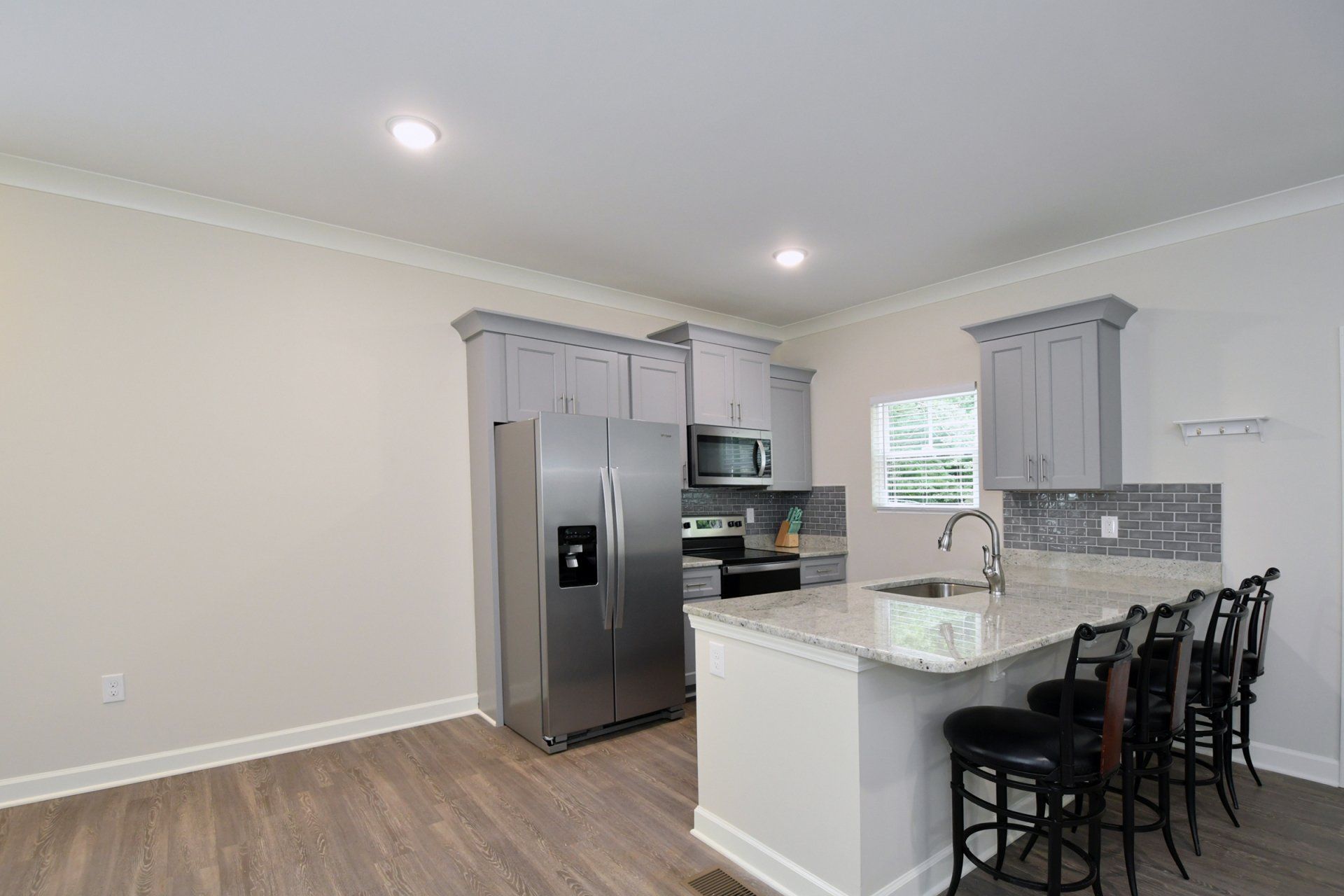 939 Long Drive kitchen