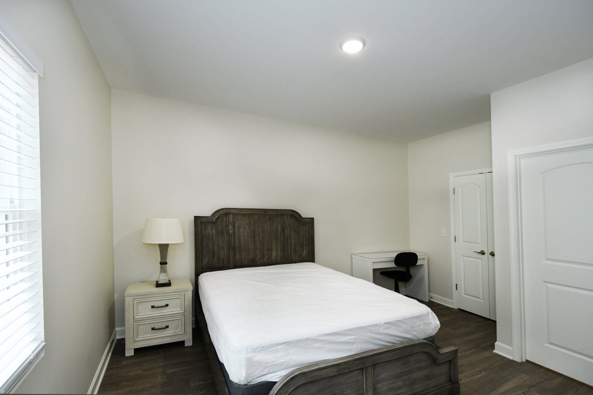 939 Long Drive bedroom