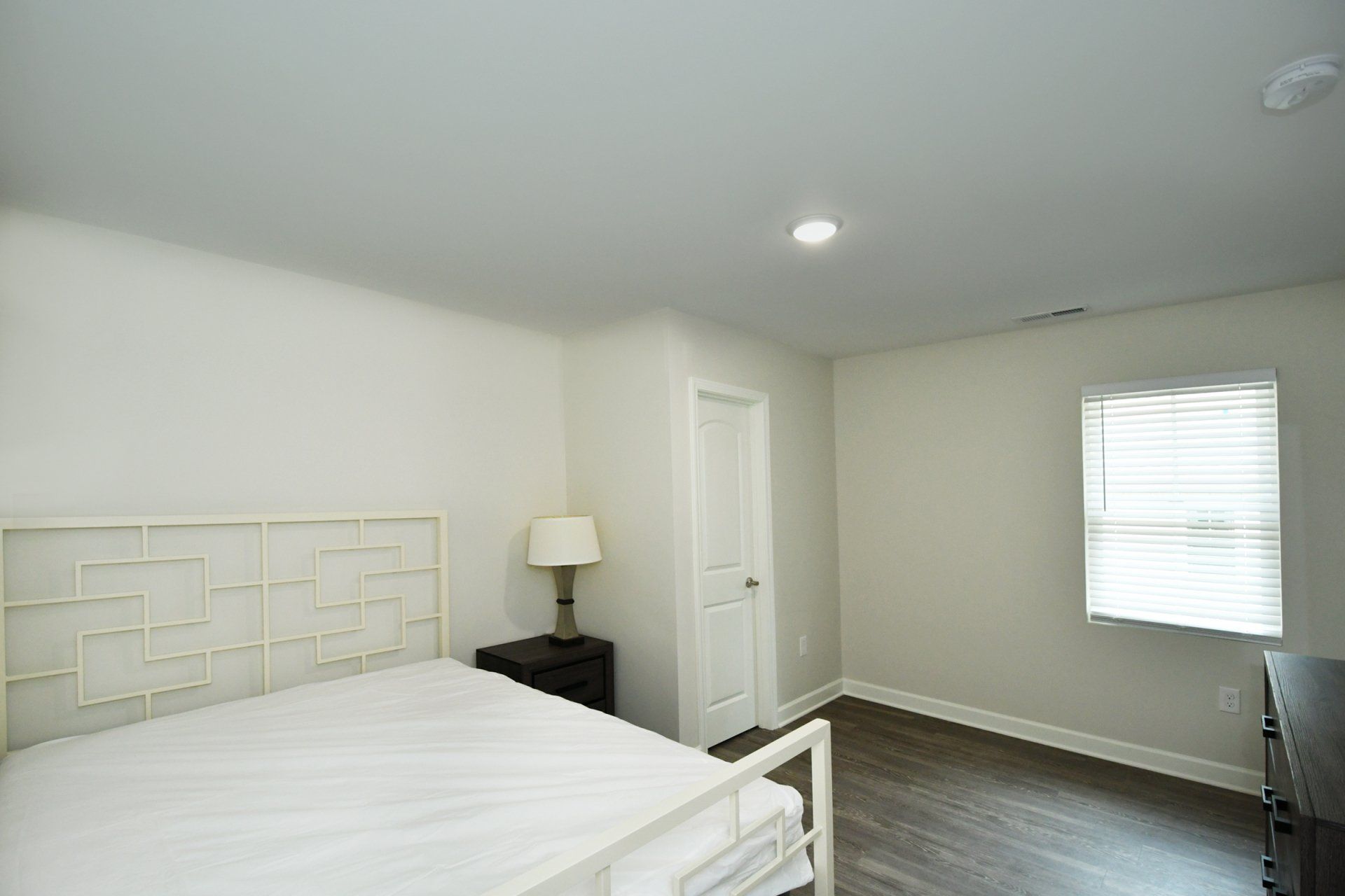 939 Long Drive bedroom