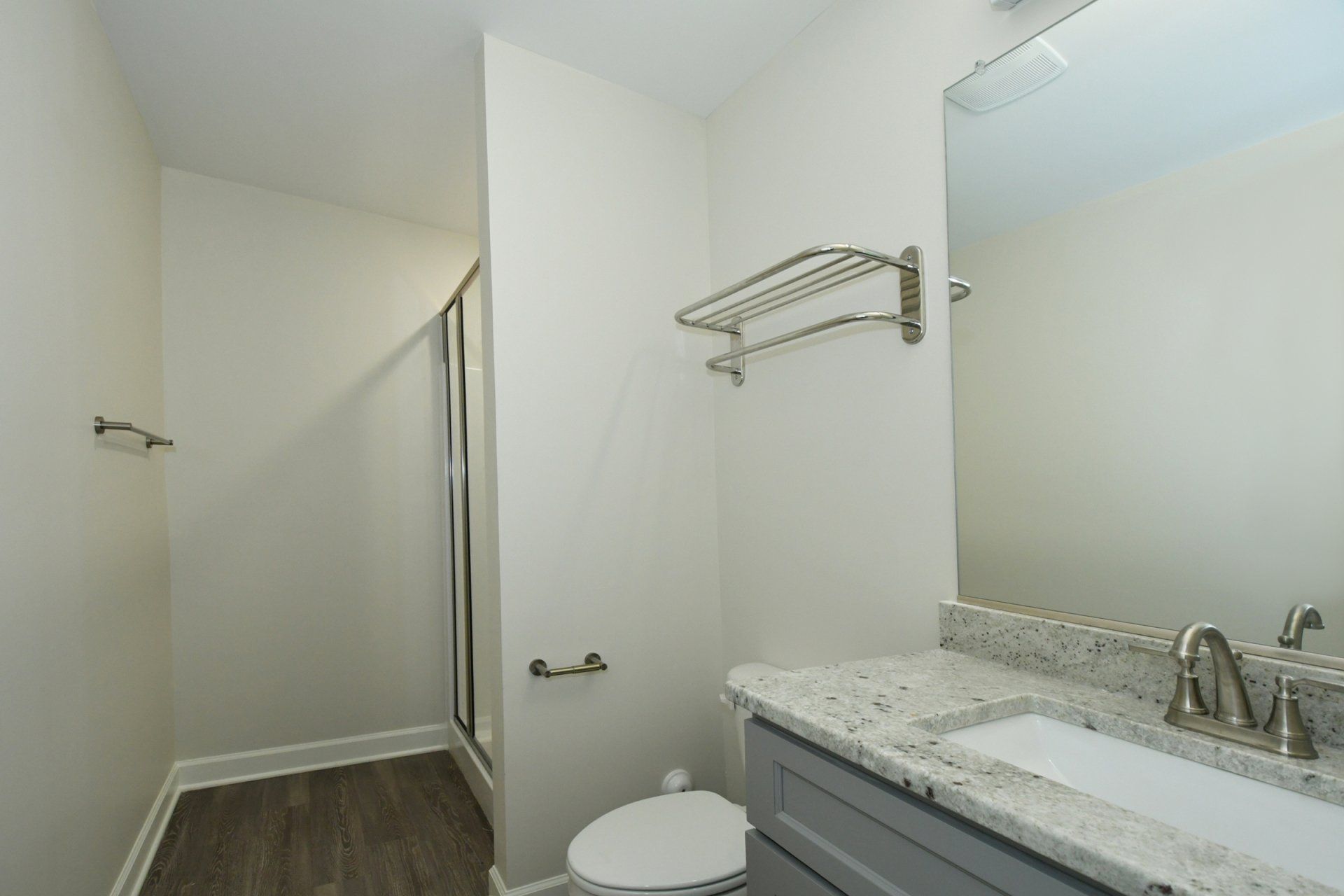 939 Long Drive bathroom