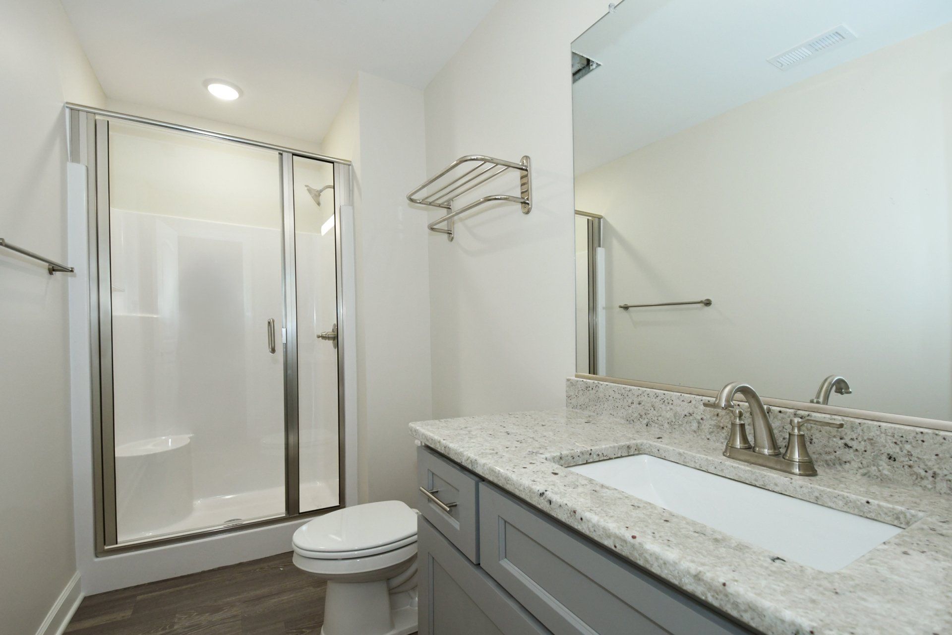 939 Long Drive bathroom