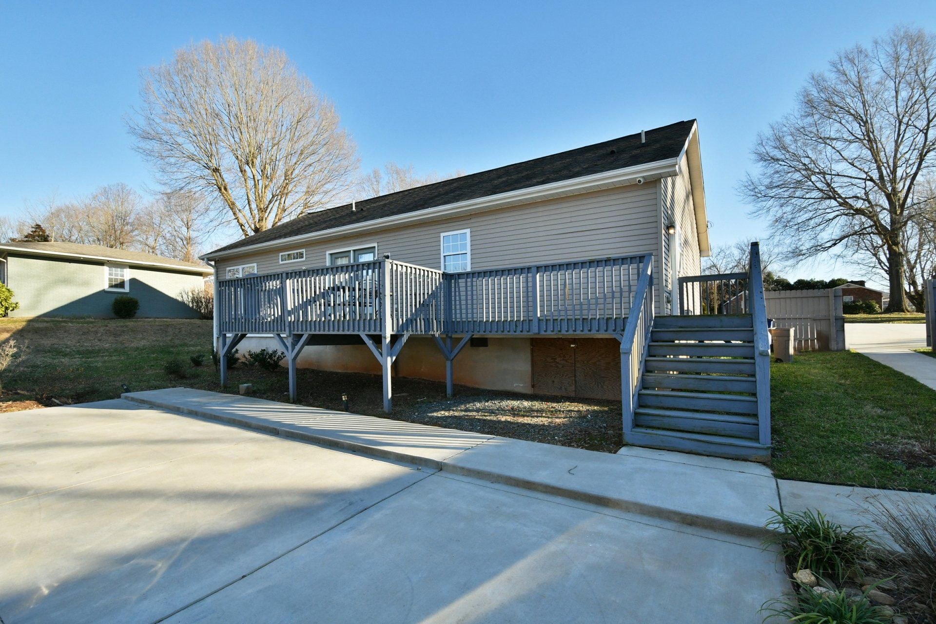 1025 long drive exterior