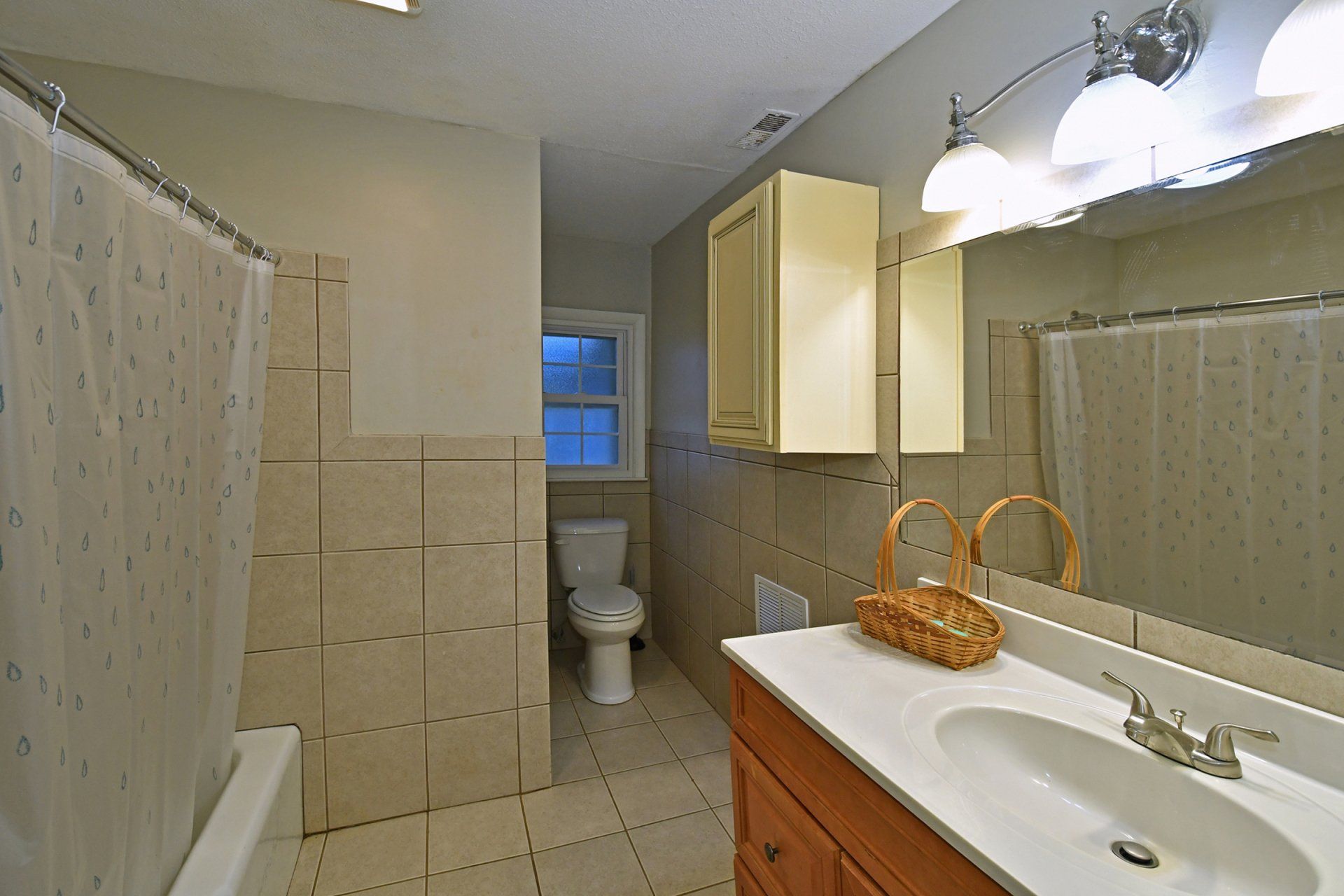 1010 Macon Drive bathroom