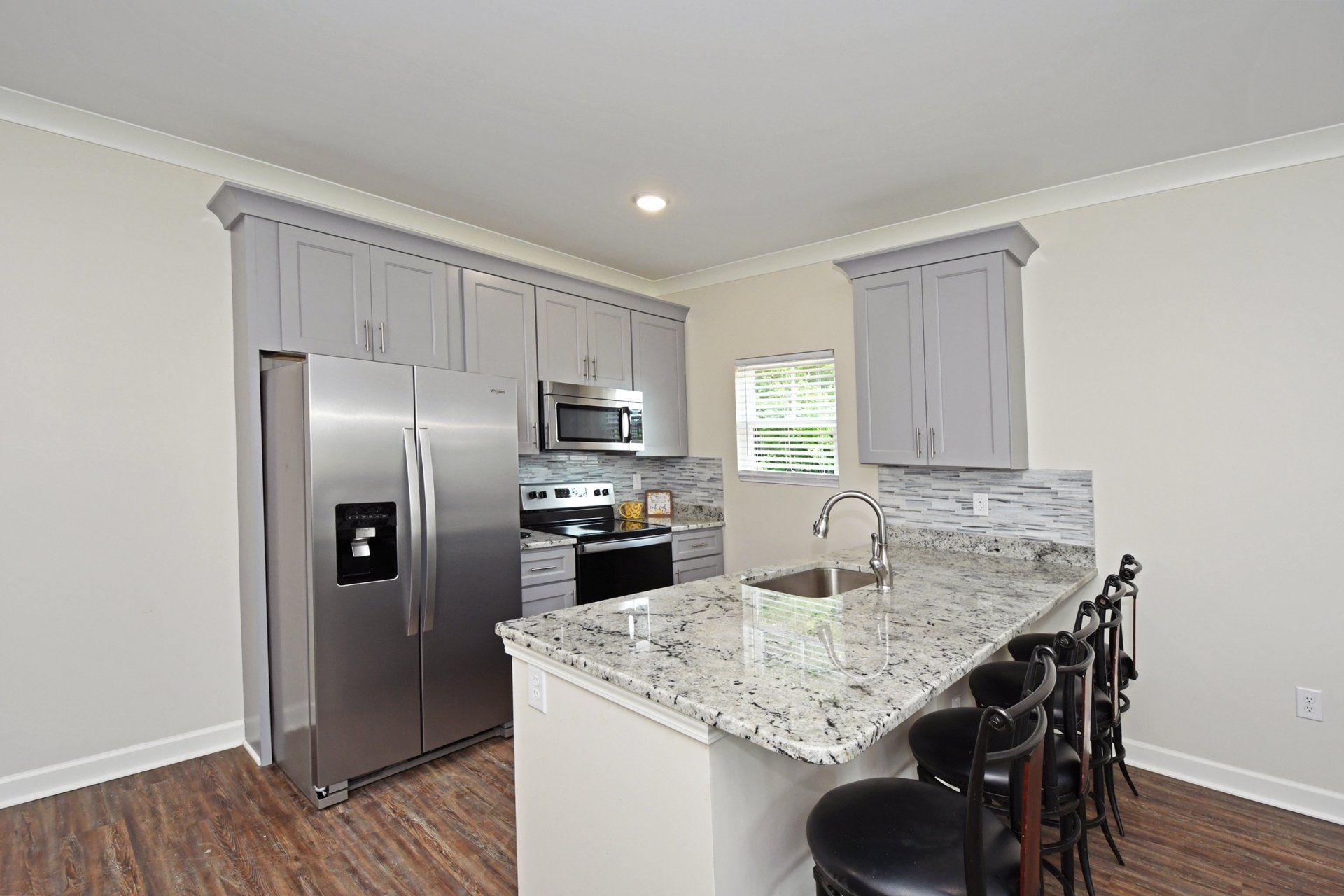 978 palm drive kitchen